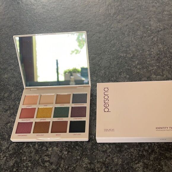Persona Cosmetics Identity Two Eyeshadow Palette 🌈 like a rainbow of shades 🌈 - Picture 5 of 9